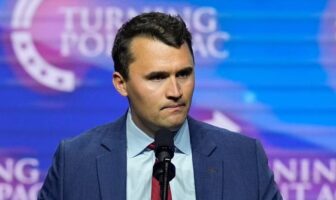 Disparan a Charlie Kirk, el activista conservador pro trump durante un evento en Utah