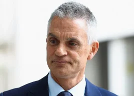 Dimiten el director general de la BBC tras las críticas por de un documental sobre Trump