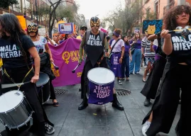 “No llegamos todas”; mujeres marchan este 25N ante impunidad, feminicidios y precarización