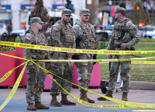 Restricciones migratorias “al tercer mundo” sacude a EEUU tras el tiroteo en DC