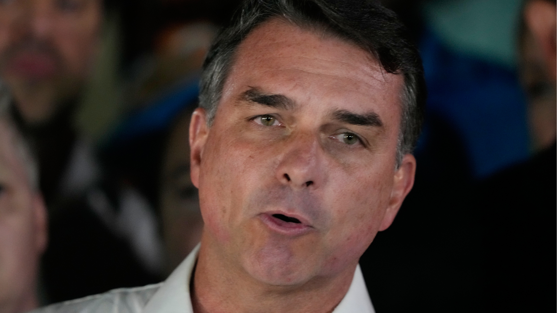 Flávio Bolsonaro se refugia en Estados Unidos tras su derrota y órdenes judiciales en Brasil
